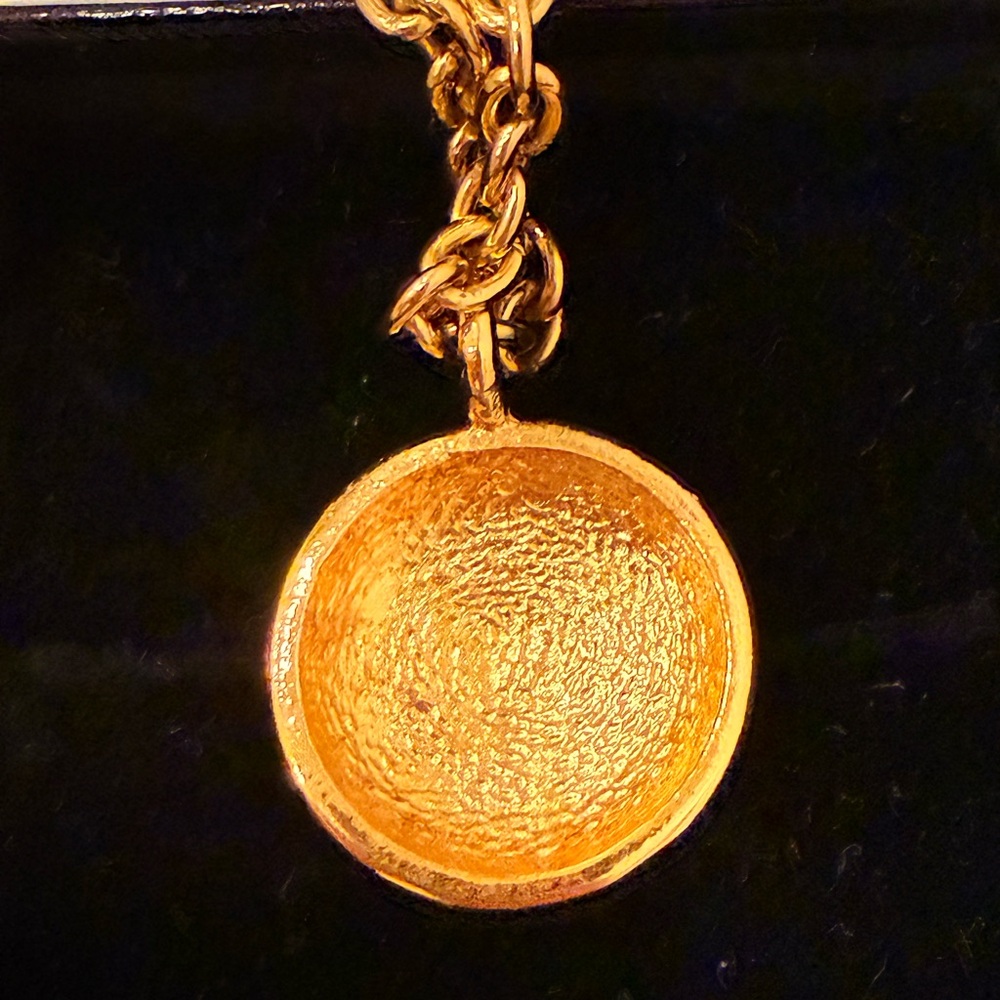 CHANEL Vintage Medallion Pendant Necklace - Picture 9 of 11